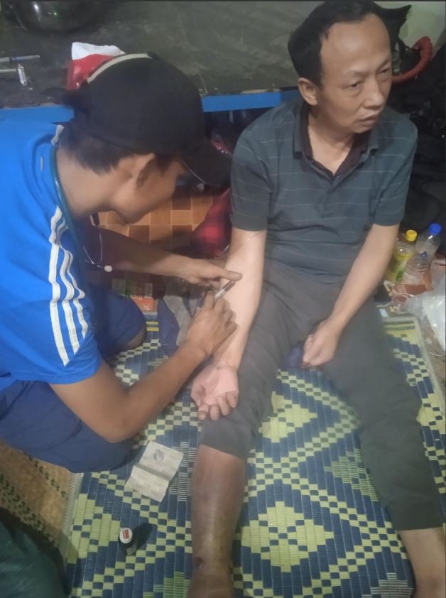 旅游公司老板去泰国考察市场被绑架到缅甸  为逃生摔断右腿 几经磨难终回国