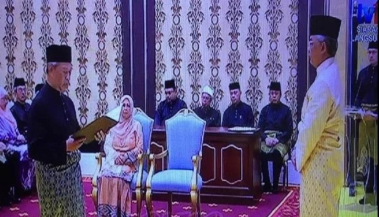 敦马败给了自己 慕尤丁宣誓就任马来西亚第八任首相
