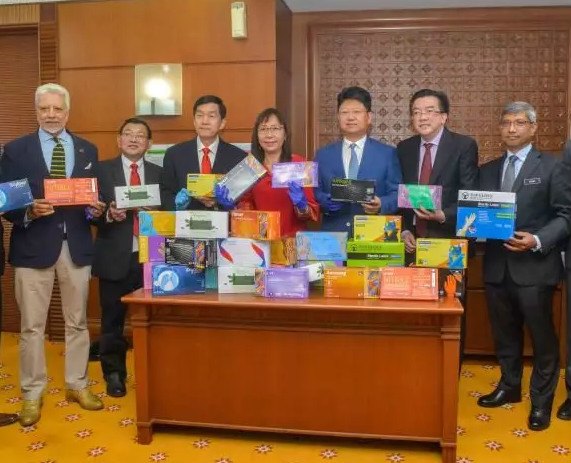 马来西亚政府向武汉捐赠橡胶手套新闻发布会